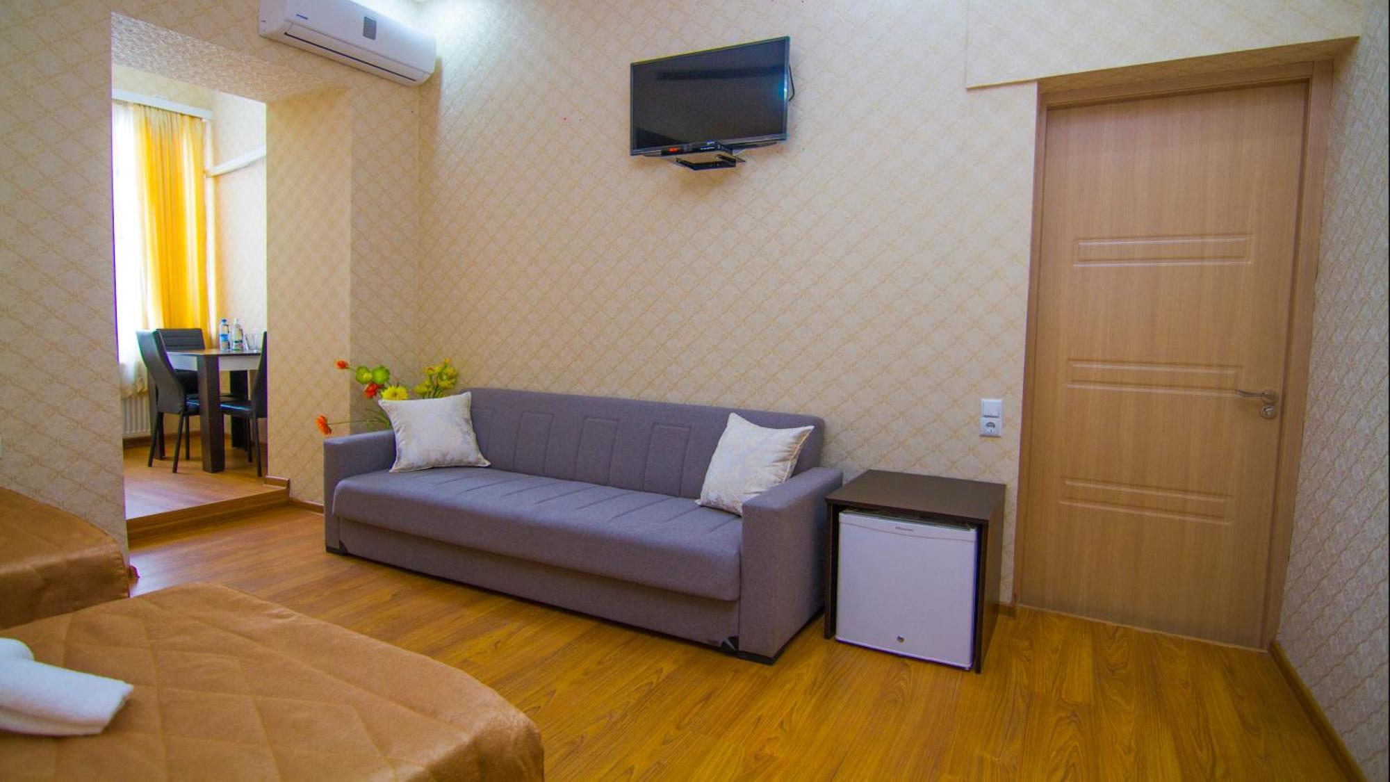 Hotel Care Inn ティビリシ エクステリア 写真
